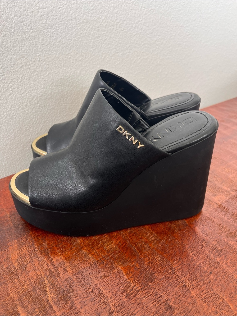 DKNY Pen Platform Wedge Sandals In Black Y2K style boho Size 10